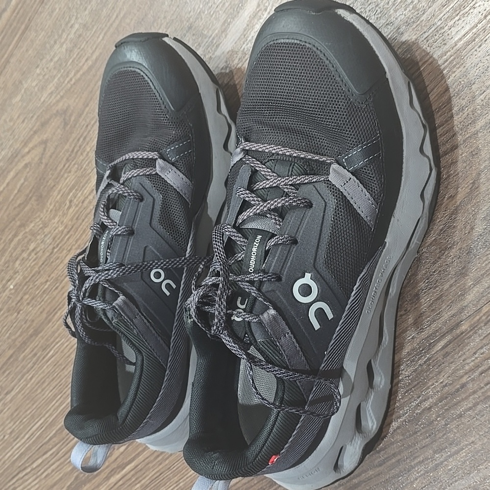 On Cloud  sneakers Men"s size 9 Cloudpulse